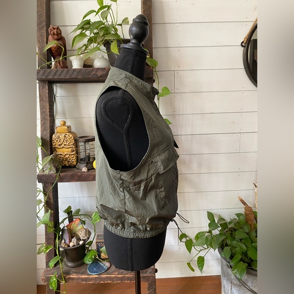 No Boundaries Olive Green Cargo Vest - Picture 11 of 17